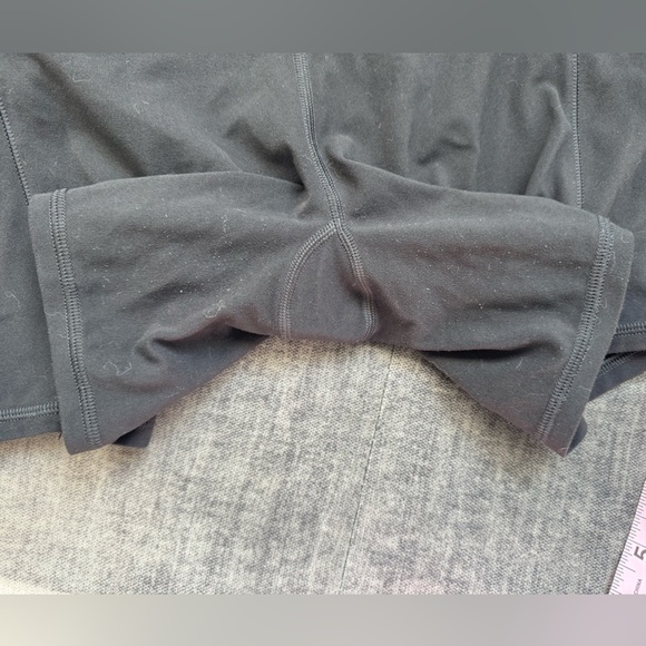Athleta black spandex shorts size L with pockets - Picture 4 of 5